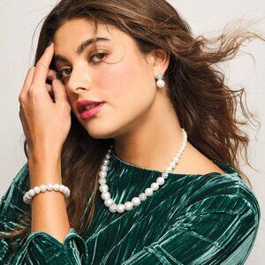 Avon Pavé Accents Glamorous Pearlesque Pendant With Earring & Bracelet Set